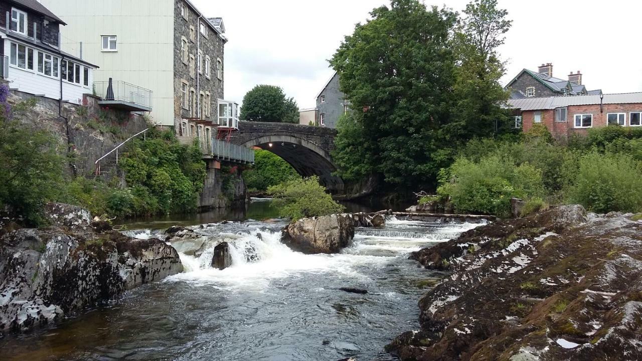 Dolifor Appartement Llanwrthwl Buitenkant foto
